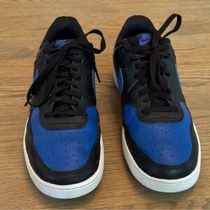 Nike Dunks Men’s Size 11. Good used condition.